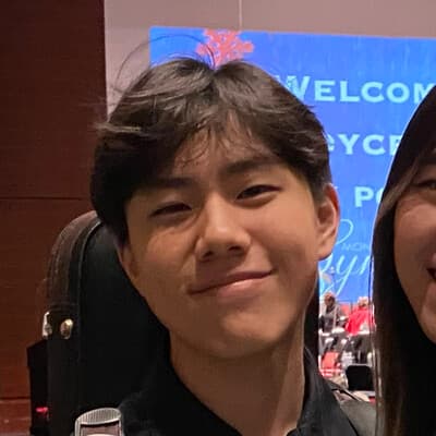 Raymond Hou headshot